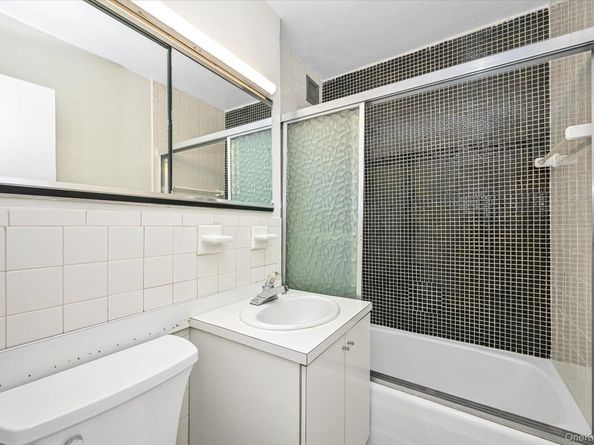 70-25 yellowstone Boulevard 14m, Forest Hills NY 11375