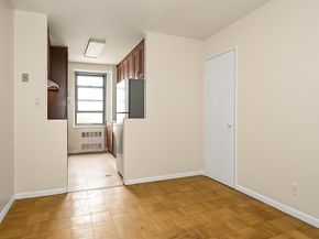 70-25 yellowstone Boulevard 14m, Forest Hills NY 11375
