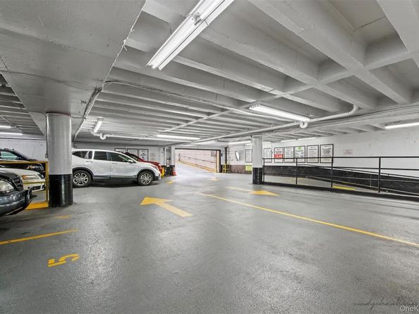 70-25 yellowstone Boulevard 14m, Forest Hills NY 11375
