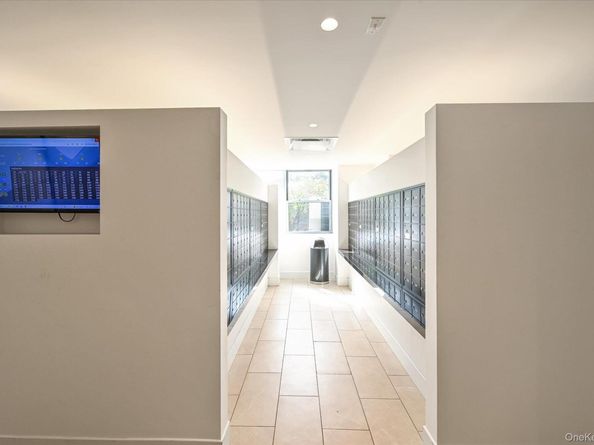 70-25 yellowstone Boulevard 14m, Forest Hills NY 11375