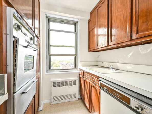70-25 yellowstone Boulevard 14m, Forest Hills NY 11375