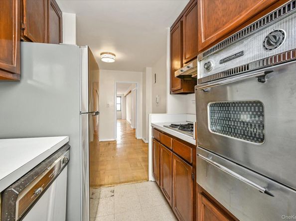 70-25 yellowstone Boulevard 14m, Forest Hills NY 11375