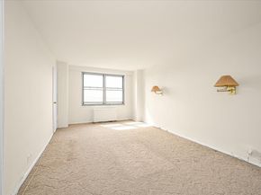 70-25 yellowstone Boulevard 14m, Forest Hills NY 11375