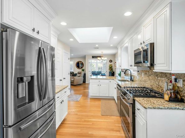 17 Wren Drive, Hauppauge NY 11788