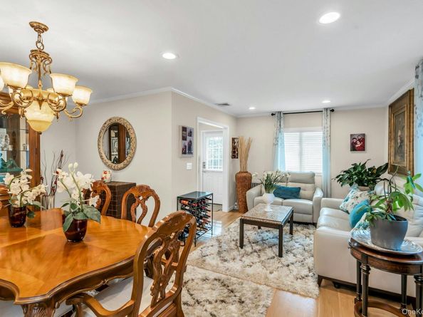 17 Wren Drive, Hauppauge NY 11788