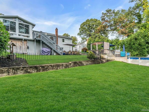 17 Wren Drive, Hauppauge NY 11788