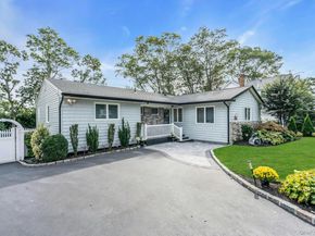17 Wren Drive, Hauppauge NY 11788