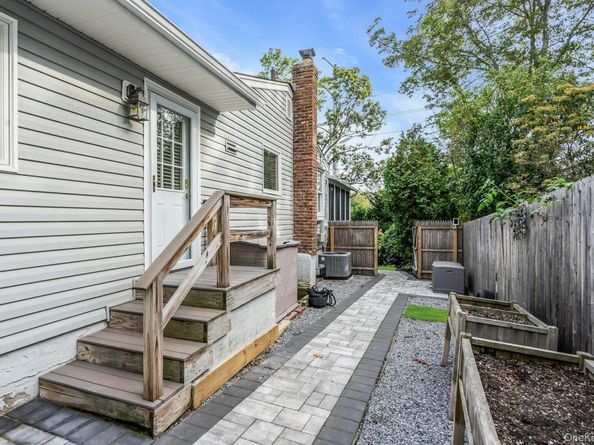 17 Wren Drive, Hauppauge NY 11788