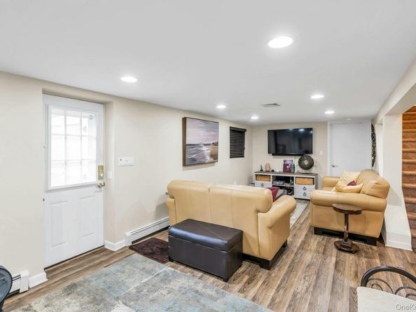 17 Wren Drive, Hauppauge NY 11788