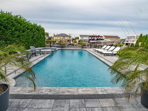 11 Dolphin Lane, West Islip NY 11795