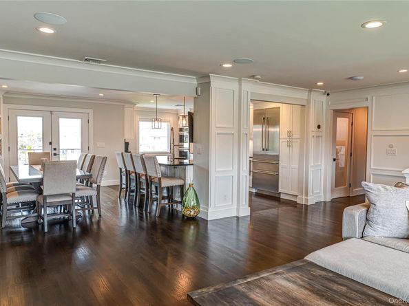 11 Dolphin Lane, West Islip NY 11795