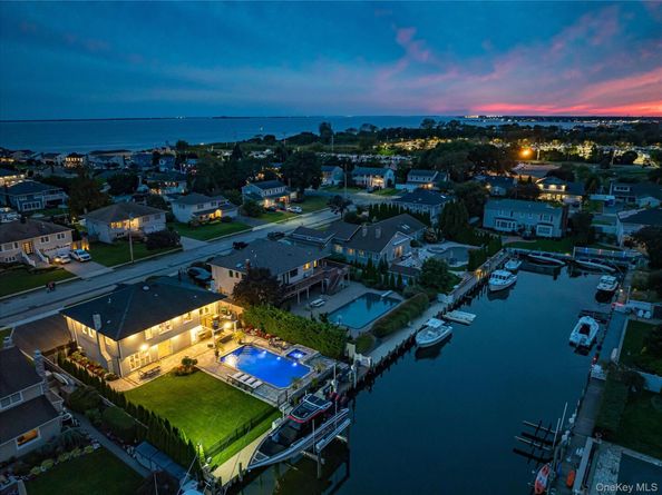 11 Dolphin Lane, West Islip NY 11795