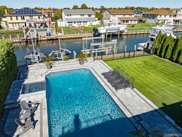 11 Dolphin Lane, West Islip NY 11795