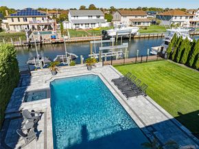 11 Dolphin Lane, West Islip NY 11795