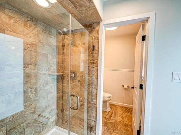 11 Dolphin Lane, West Islip NY 11795