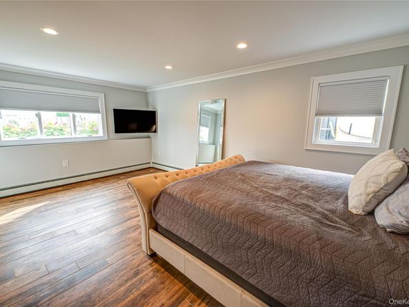 11 Dolphin Lane, West Islip NY 11795