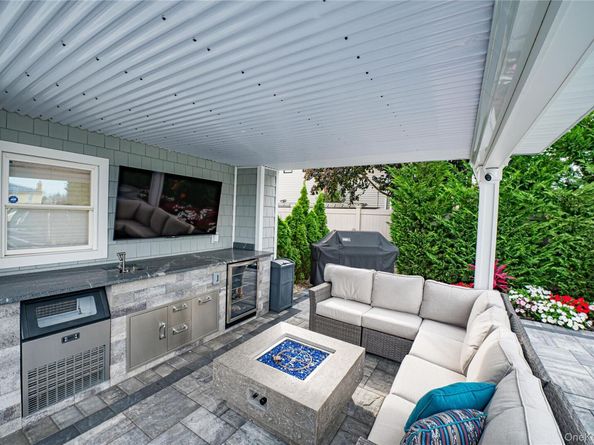 11 Dolphin Lane, West Islip NY 11795