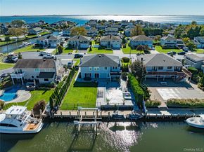 11 Dolphin Lane, West Islip NY 11795
