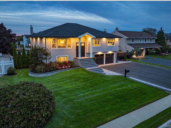 11 Dolphin Lane, West Islip NY 11795