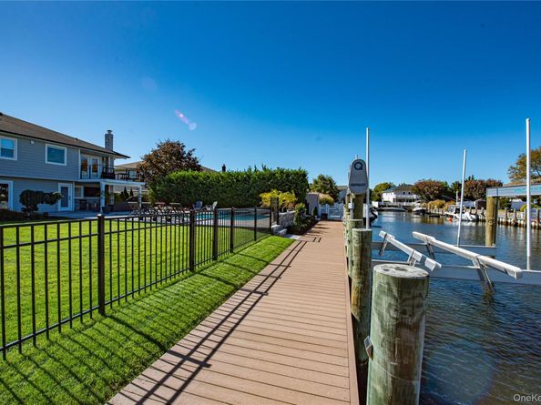 11 Dolphin Lane, West Islip NY 11795
