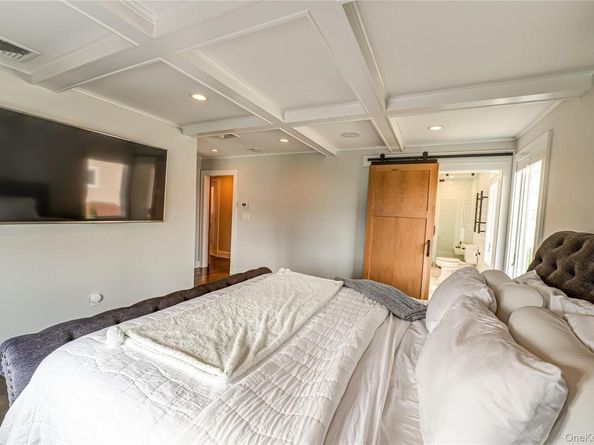 11 Dolphin Lane, West Islip NY 11795