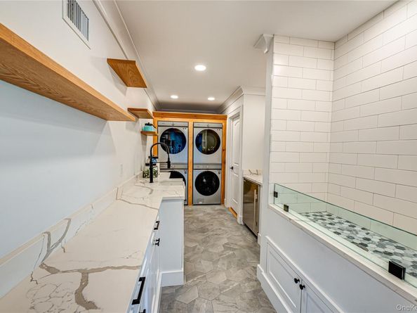 11 Dolphin Lane, West Islip NY 11795