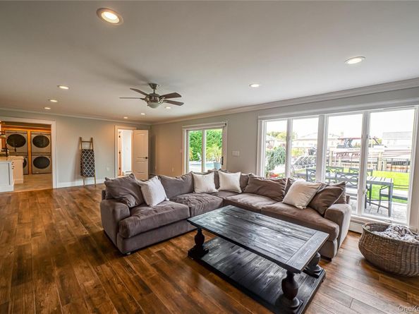 11 Dolphin Lane, West Islip NY 11795