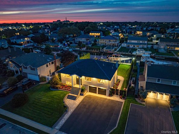 11 Dolphin Lane, West Islip NY 11795