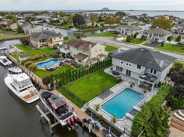 11 Dolphin Lane, West Islip NY 11795