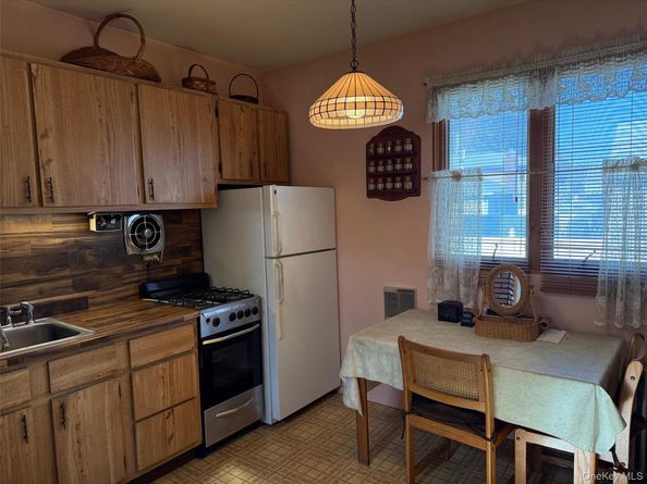 154-09 21 Avenue, Whitestone NY 11357