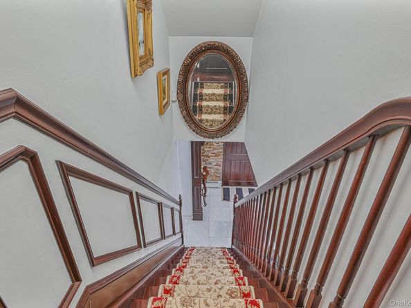 38 Quarry Lane, Levittown NY 11756