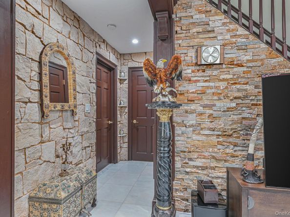 38 Quarry Lane, Levittown NY 11756