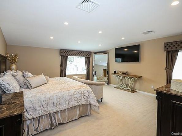 956 Hancock Avenue, Franklin Square NY 11010