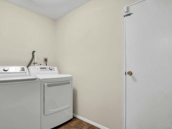 21 E Hill Drive, Smithtown NY 11787