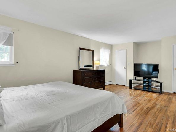 21 E Hill Drive, Smithtown NY 11787