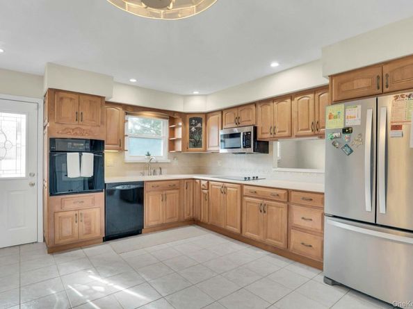 21 E Hill Drive, Smithtown NY 11787