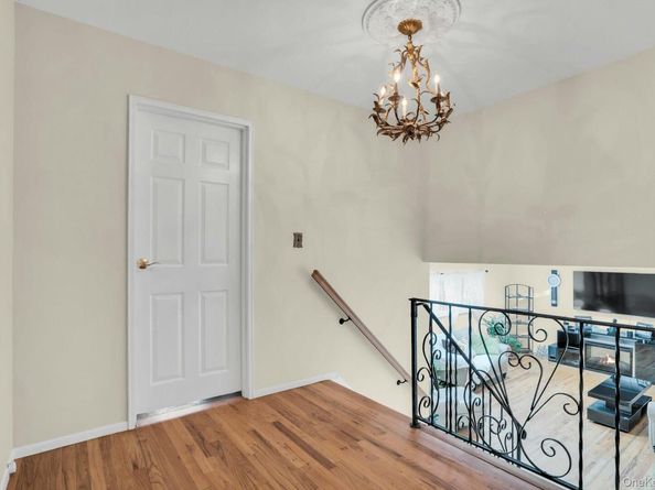 21 E Hill Drive, Smithtown NY 11787