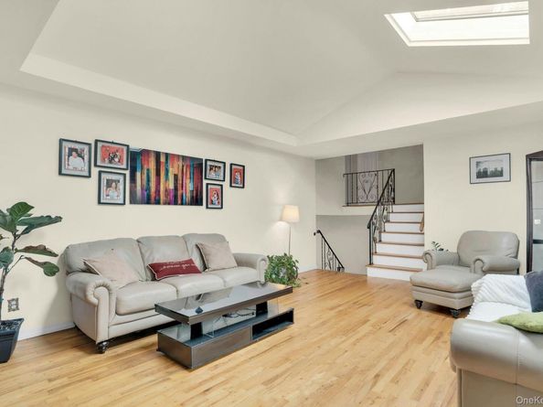 21 E Hill Drive, Smithtown NY 11787