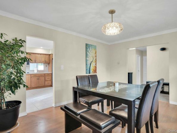 21 E Hill Drive, Smithtown NY 11787