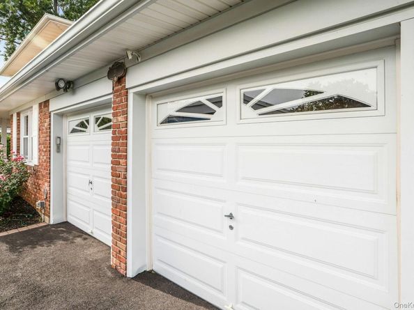 21 E Hill Drive, Smithtown NY 11787