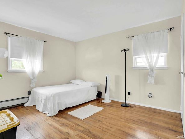 21 E Hill Drive, Smithtown NY 11787