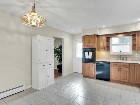 21 E Hill Drive, Smithtown NY 11787