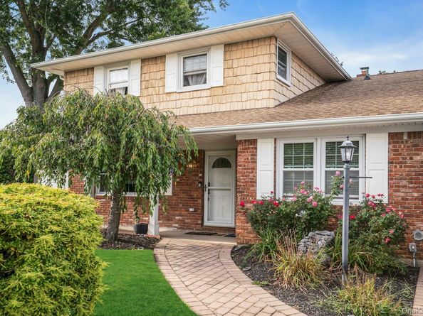 21 E Hill Drive, Smithtown NY 11787