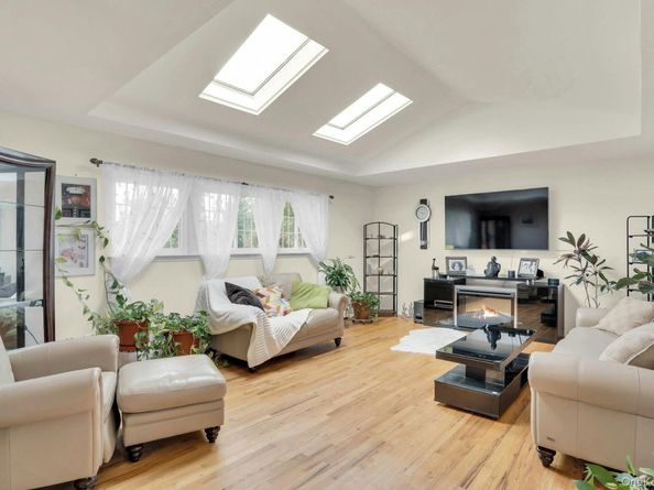 21 E Hill Drive, Smithtown NY 11787