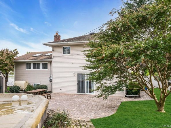 21 E Hill Drive, Smithtown NY 11787