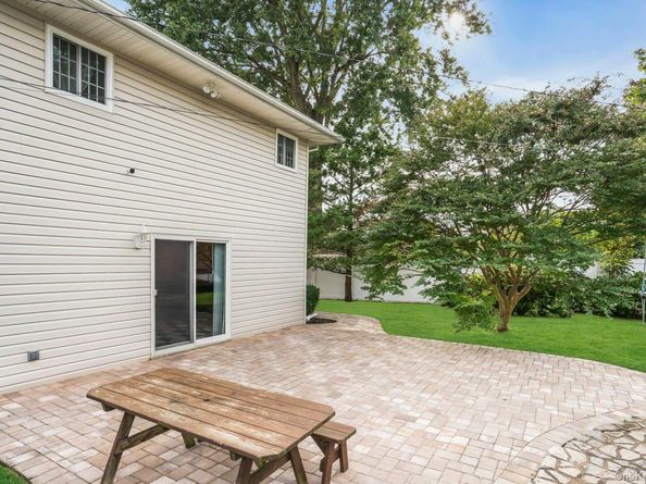 21 E Hill Drive, Smithtown NY 11787