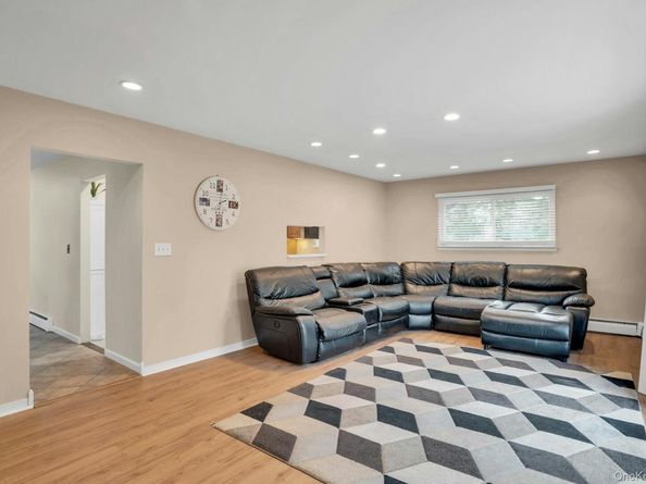 21 E Hill Drive, Smithtown NY 11787