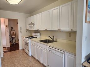 700 Shore Road 4K, Long Beach NY 11561