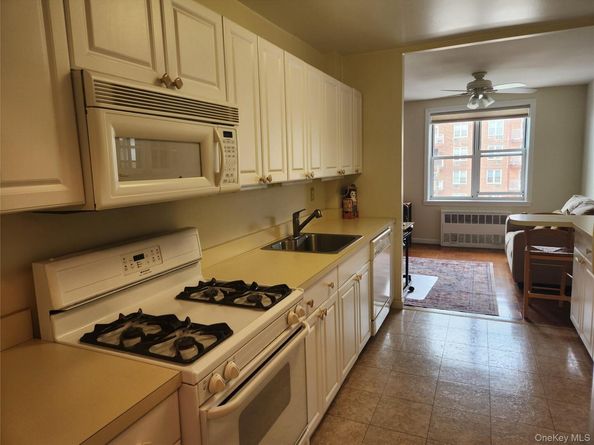 700 Shore Road 4K, Long Beach NY 11561