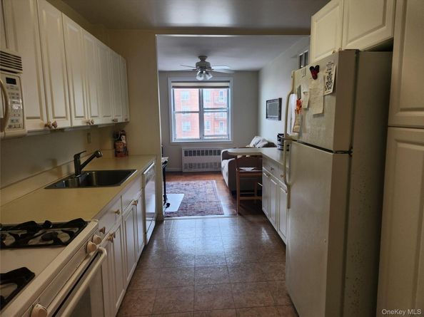 700 Shore Road 4K, Long Beach NY 11561